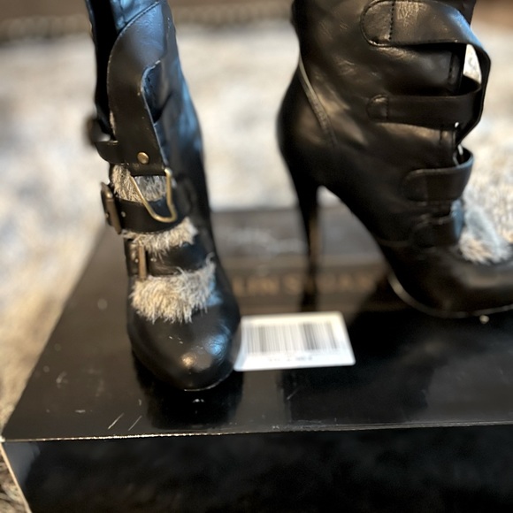 Black high heel boots - Picture 1 of 3